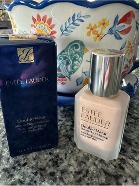 Estee Lauder Double Wear Foundation Bottle in 2C4, Ivory Rose (NEW formula.)